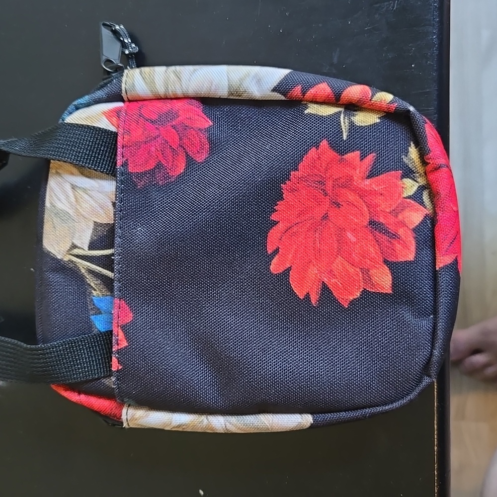 Cute Hershel cross body bag - Picture 4 of 6